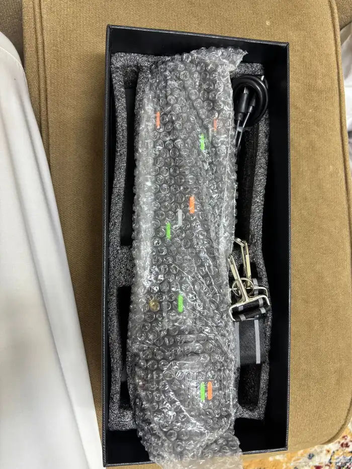 كشاف وفيه زووم ممتاز جدا السعر 130 وتشحن جوالك منه 1