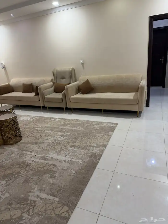 كنب مع الزل مقاس 3متر في 4 متر مع الطاولات 2