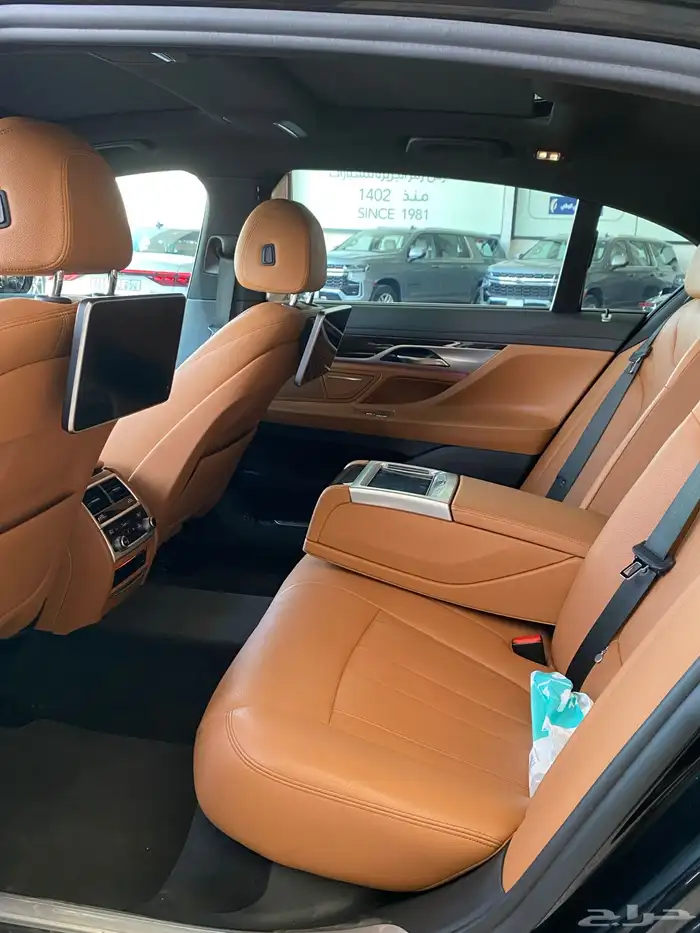 BMW 730i 2018 مخزن 10