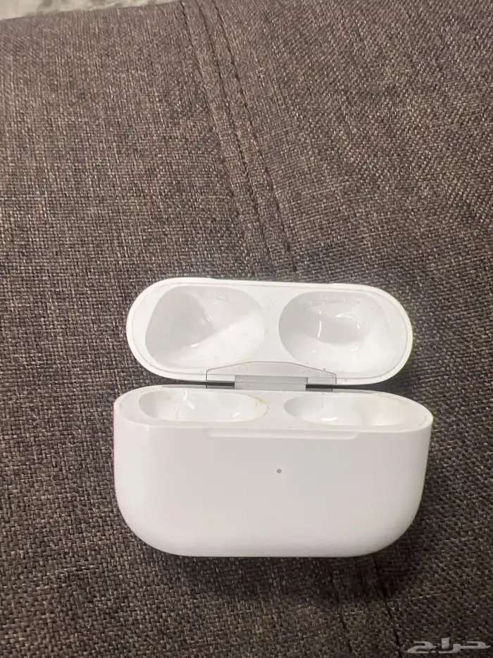 علبة اير بودز برو 1