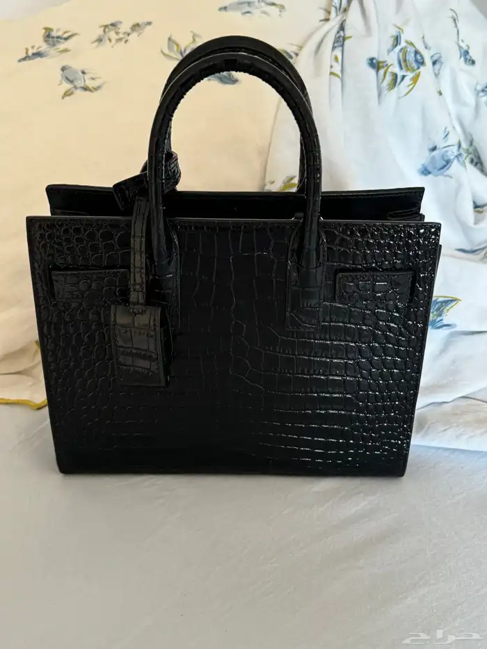 شنطة من براند SAINT LAURENT 2