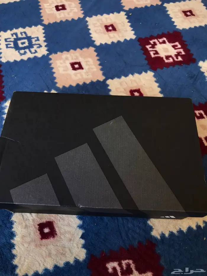 بوت كورة اديداس للبيع مقاس 43 4