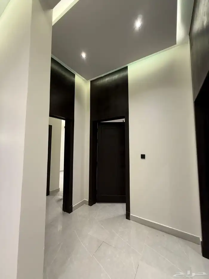 دور أرضي للبيع في حي البيان 8