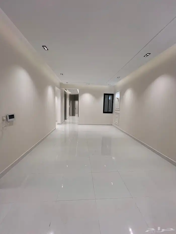 للبيع ادوار ارضيه وادوار علويه مقابل دوارالتحليه خميس مشيط 32