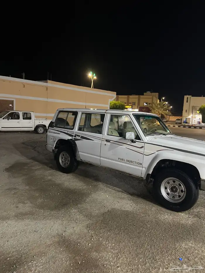 جيب بترول نيسان المديل 1990 1