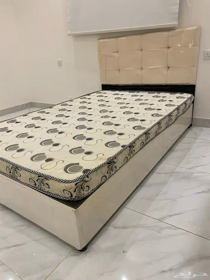 سرير ودوشق للبيع 0