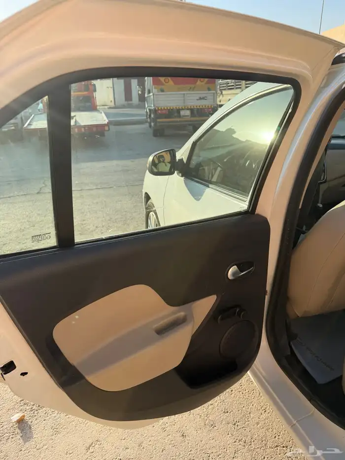 سيارة من نوع RENAULT - SYMBOL 2017 12