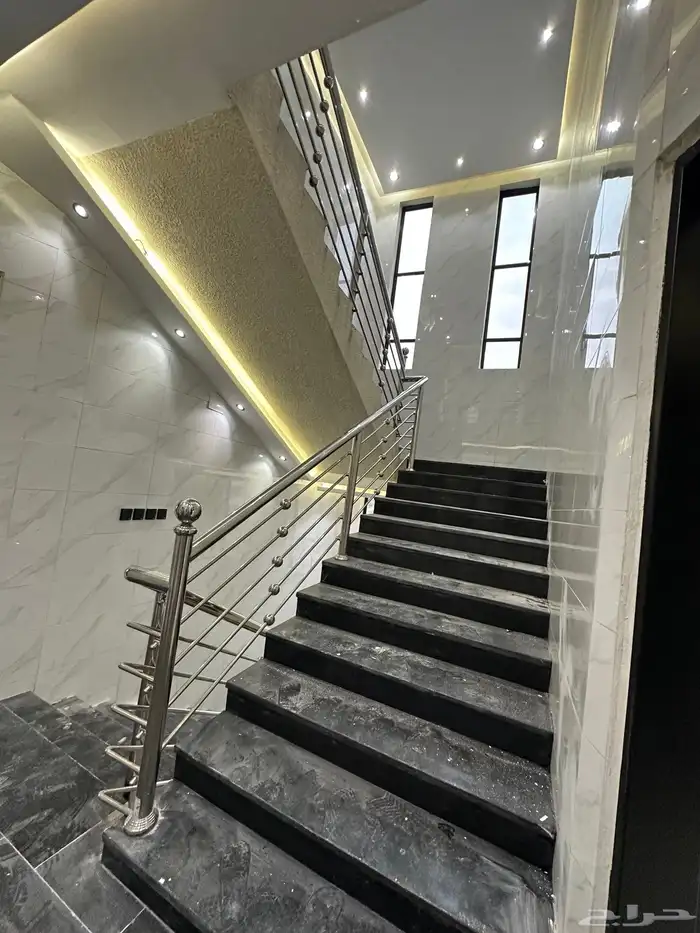 بمدينة أبها البديع شقه علوي درج داخلي على السطح بسعر 580ألف 3