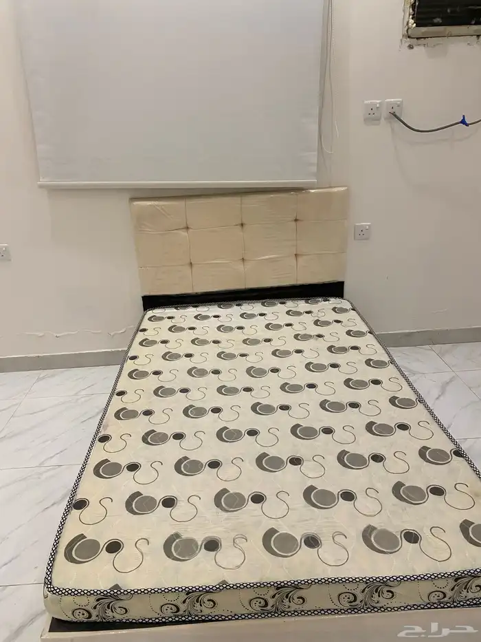 سرير ودوشق للبيع 1