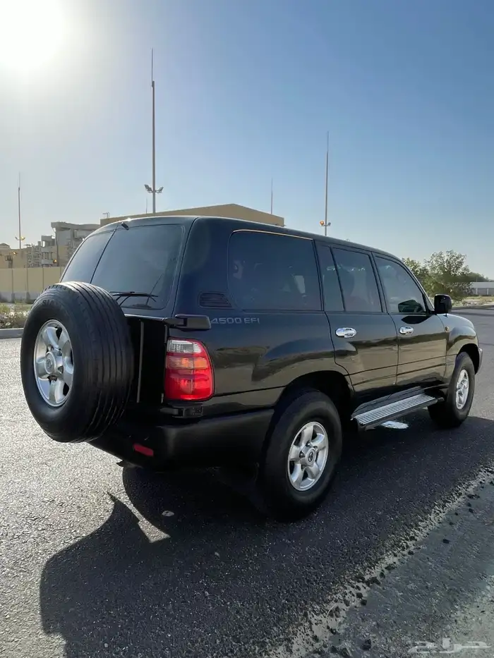 لاندكروزر ستاندر 2002 3