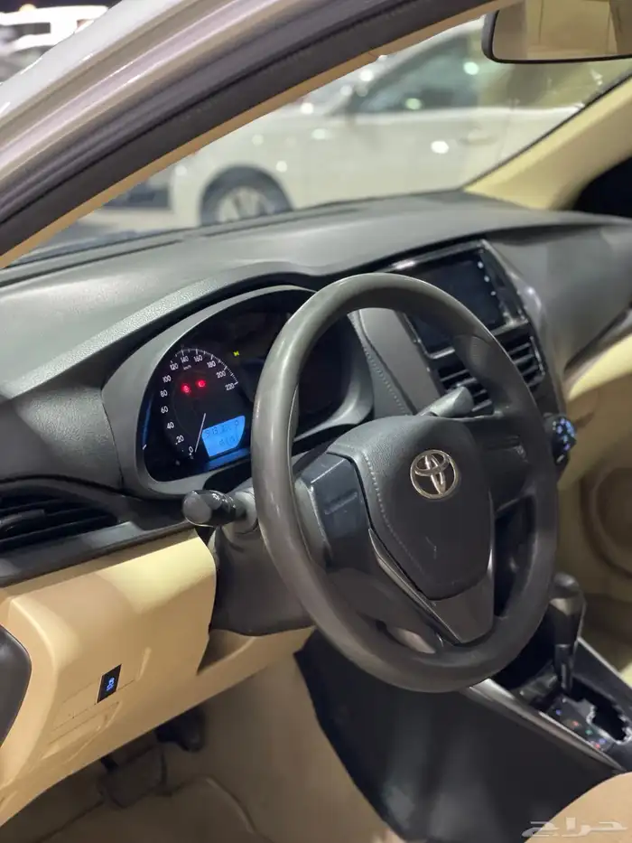 تويوتا يارس استاندر شاشه 2022 8