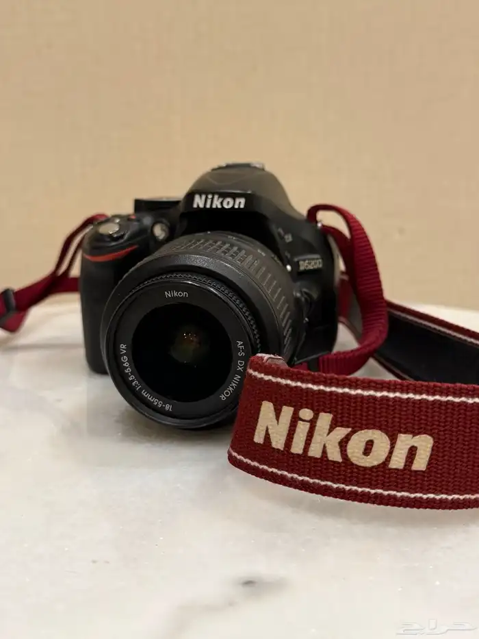 كاميرا احترافية نيكون - Nikon D5200   عدسة VR 18-55 8