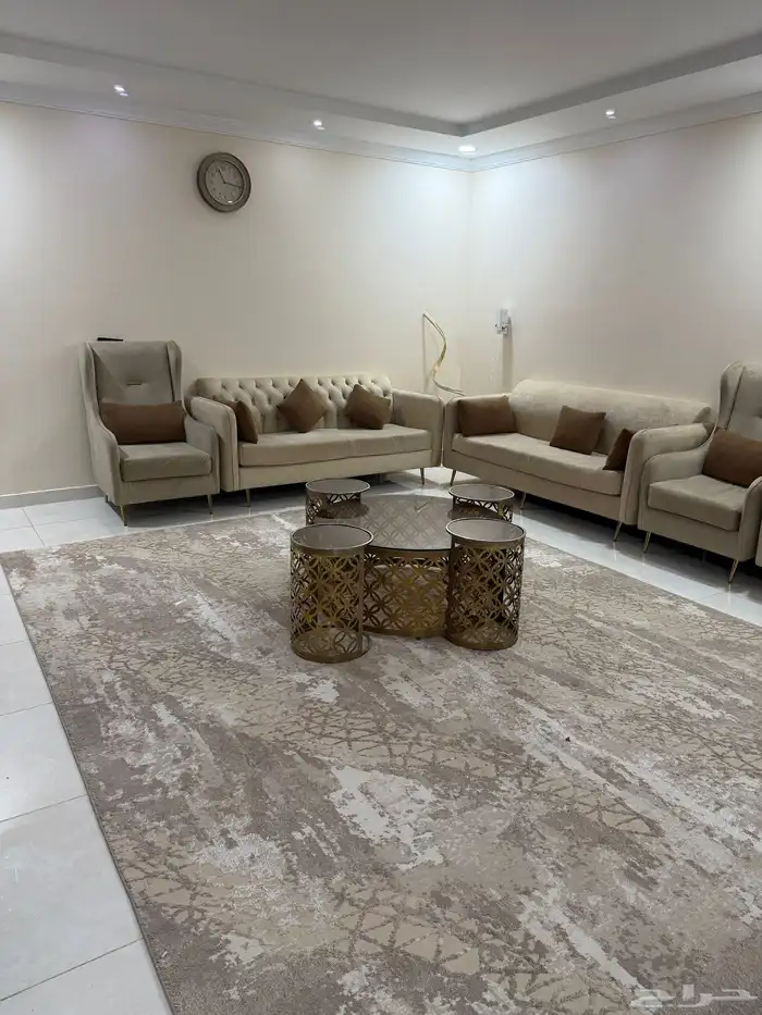 كنب مع الزل مقاس 3متر في 4 متر مع الطاولات 1