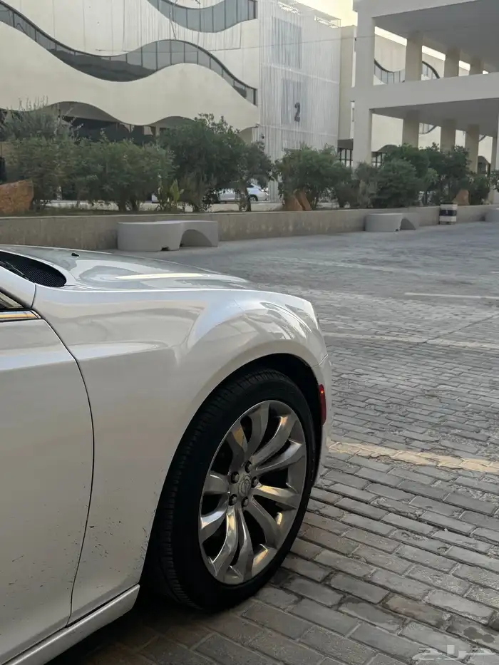 كرايسلر 8 سلندر أبيض 13