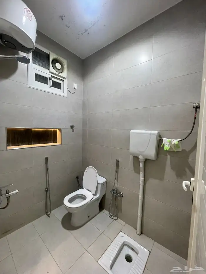 شقة ارضية مستقلة واسعة بمساحة دور قريبة من كوبري المطار 32