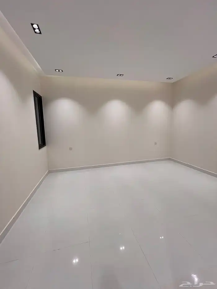 للبيع ادوار ارضيه وادوار علويه مقابل دوارالتحليه خميس مشيط 43