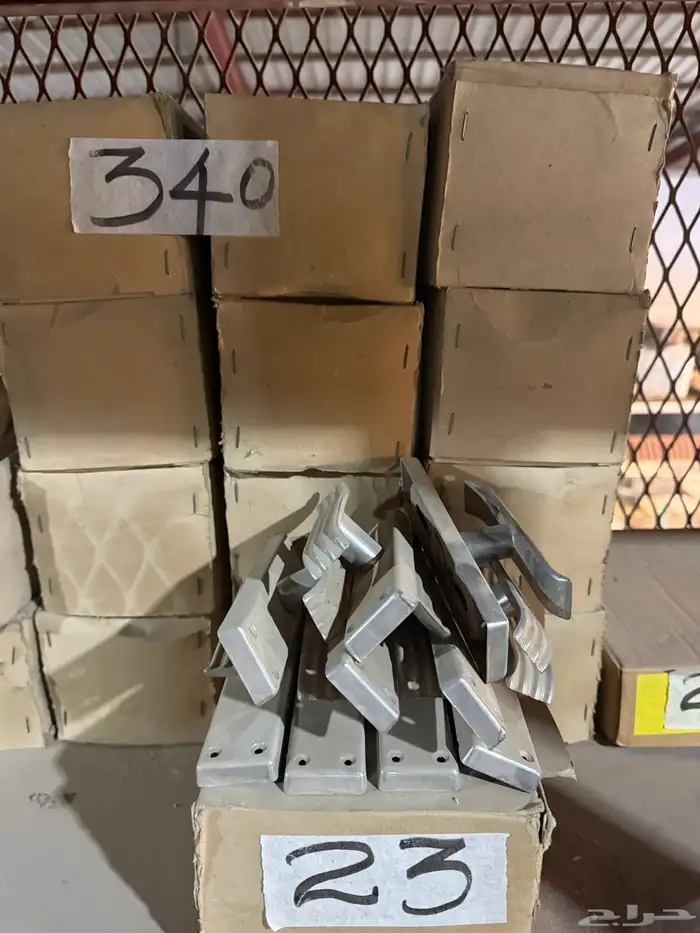 بضاعة بمستودع مواد بناء قديم نوع ما( جمله ) 1