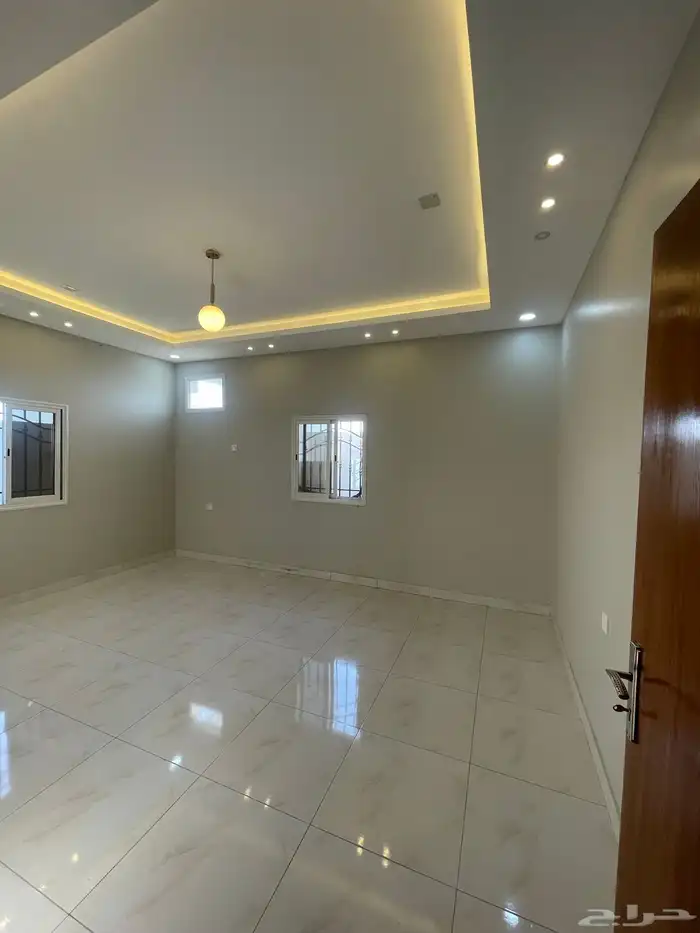 شقة ارضية مستقلة واسعة بمساحة دور قريبة من كوبري المطار 28