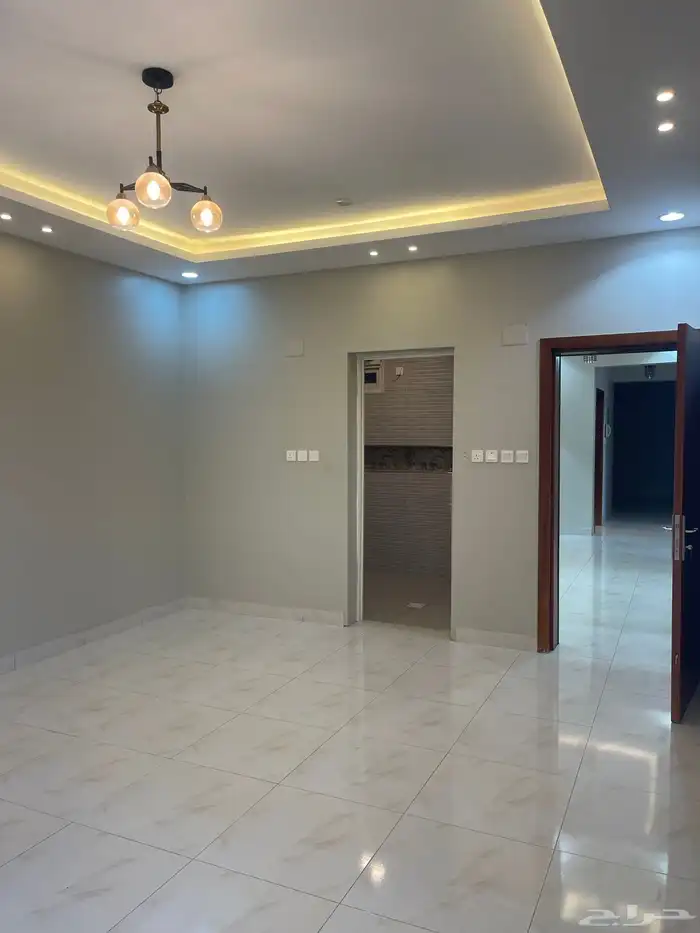 شقة ارضية مستقلة واسعة بمساحة دور قريبة من كوبري المطار 27