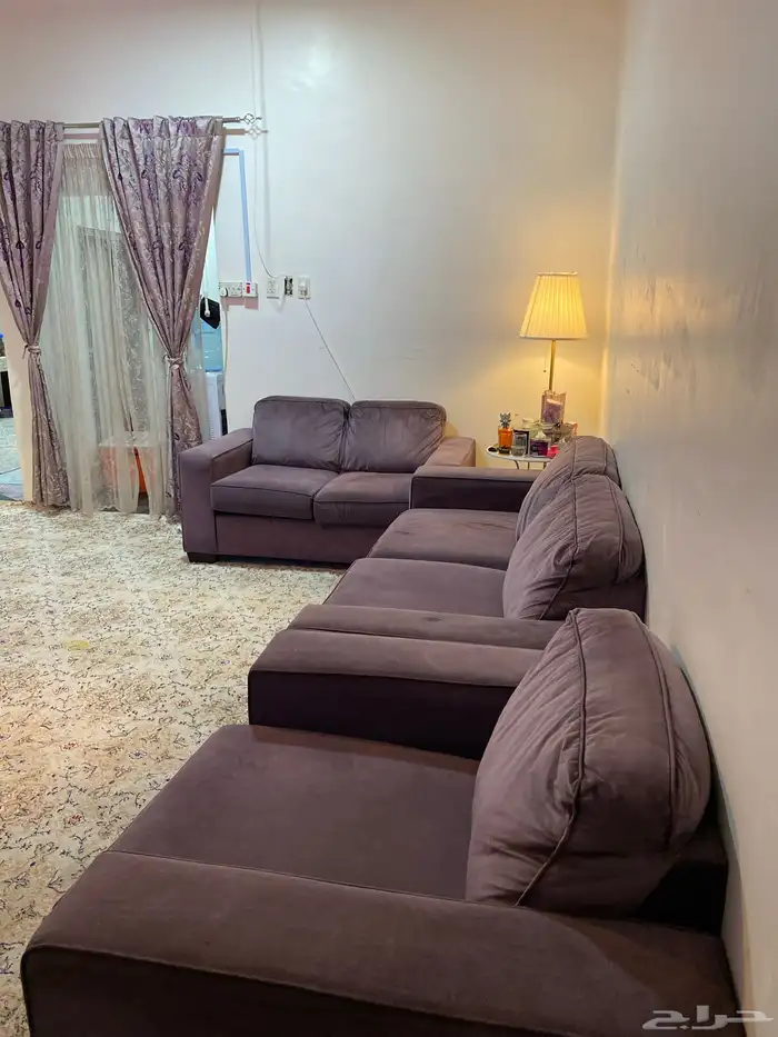 مكيف وكنب وبطانيات ومدخل 4
