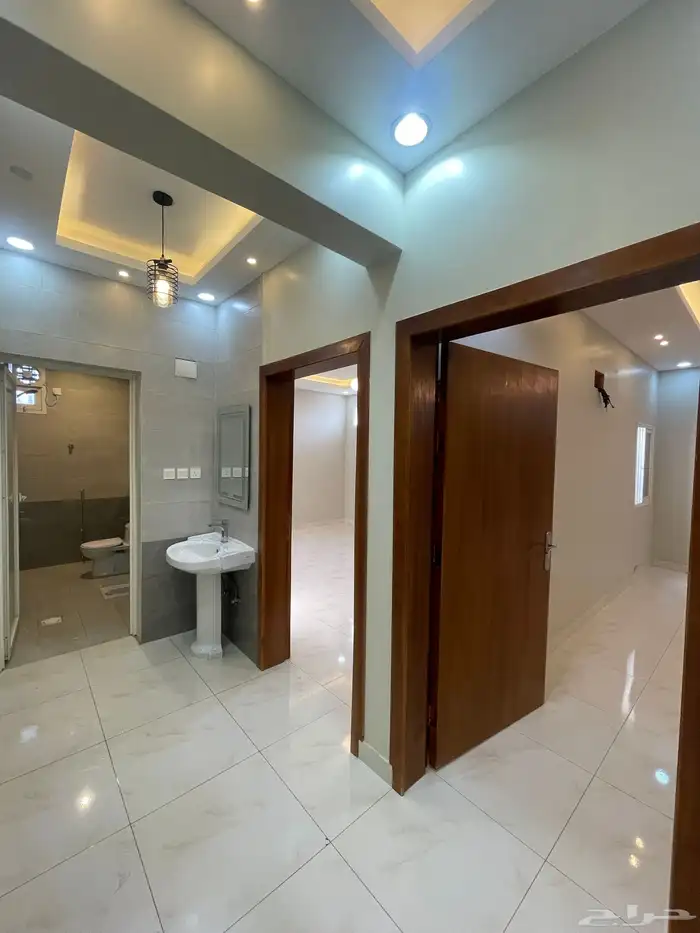 شقة ارضية مستقلة واسعة بمساحة دور قريبة من كوبري المطار 24