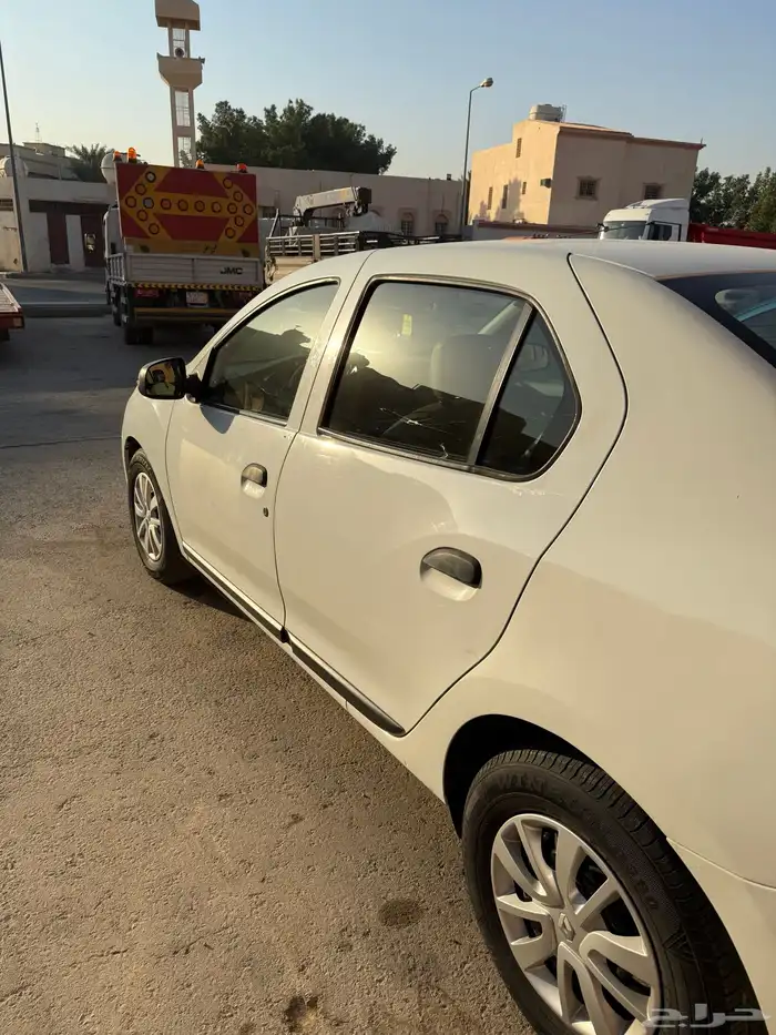 سيارة من نوع RENAULT - SYMBOL 2017 1