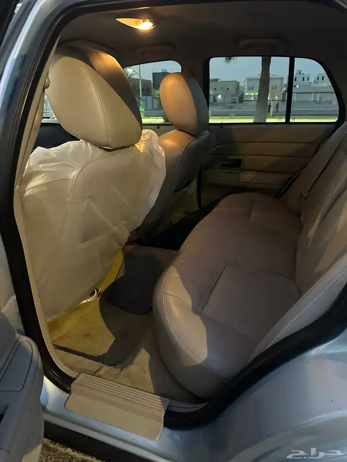 فورد فكتوريا 2011 12