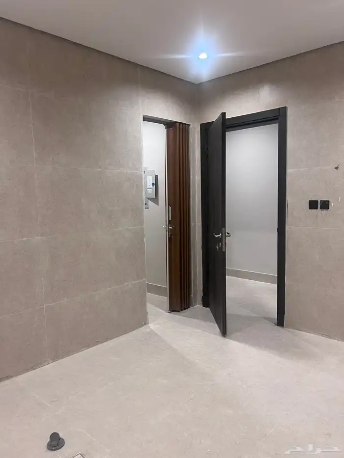 شقة جديدة للإيجار   حي الشعلة 8