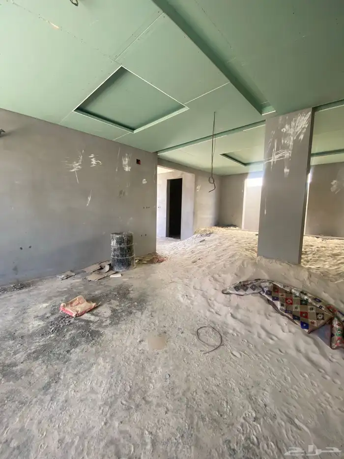 فلة مليسة للبيع في حي الريان مساحة كاملة على شارعين 6