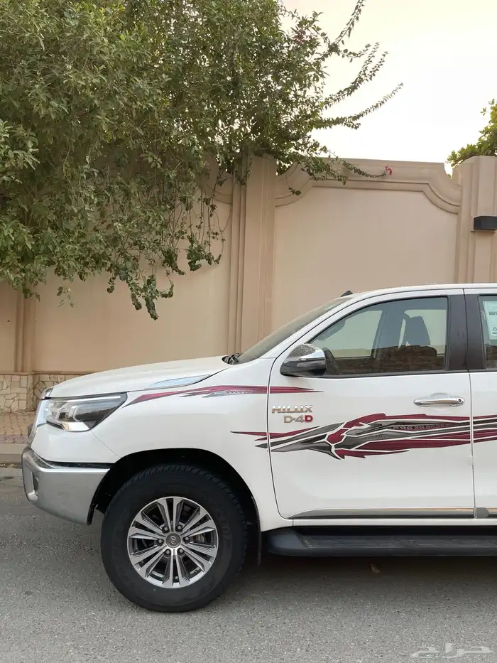 هايلوكس 2024 ديزل 2800 cc شبه الجديد 8