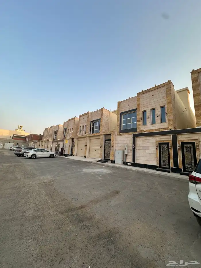 فيلا فاخره للبيع في حي الوفاء 8