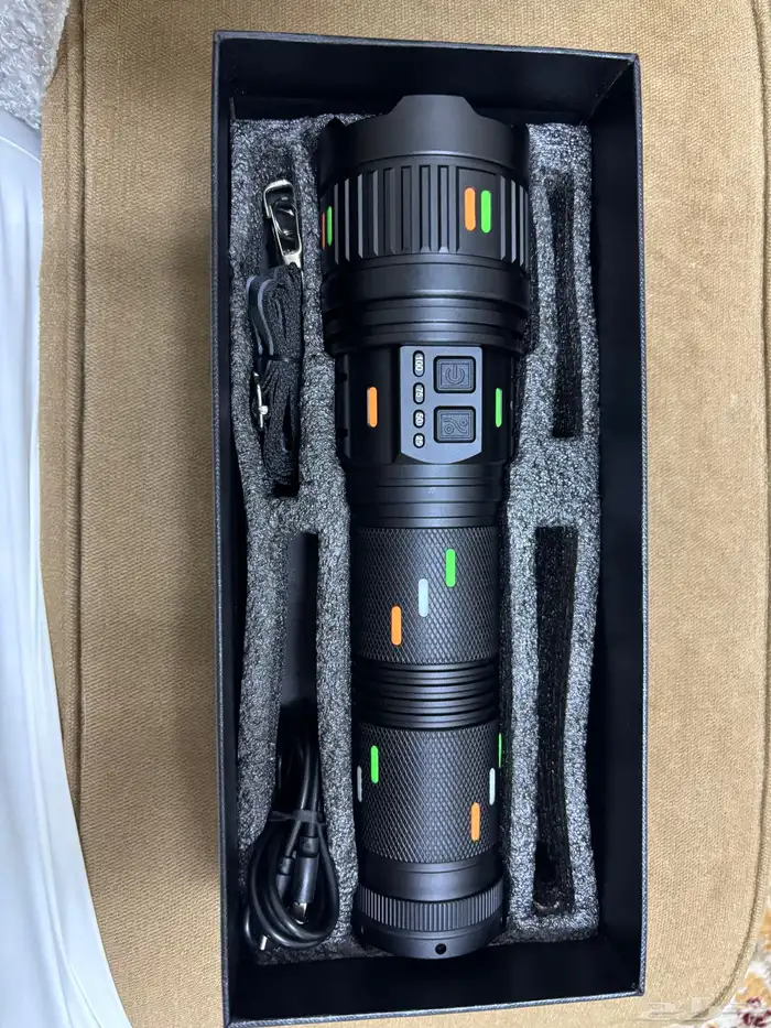 كشاف وفيه زووم ممتاز جدا السعر 130 وتشحن جوالك منه 0