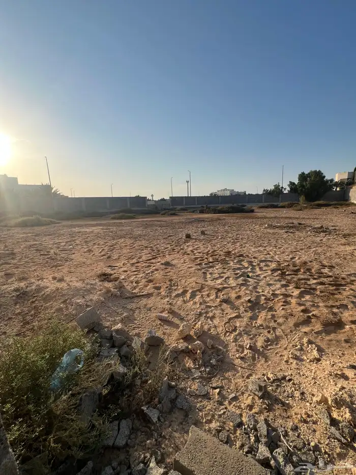 للبيع ارض مخطط باسهل حي اللؤلؤ مقسومه نصين مس 336 على حديقه 6