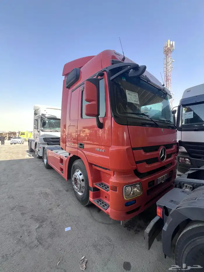 حراج معرض رائد للسيارات والشاحنات والمعدات الثقيله 12