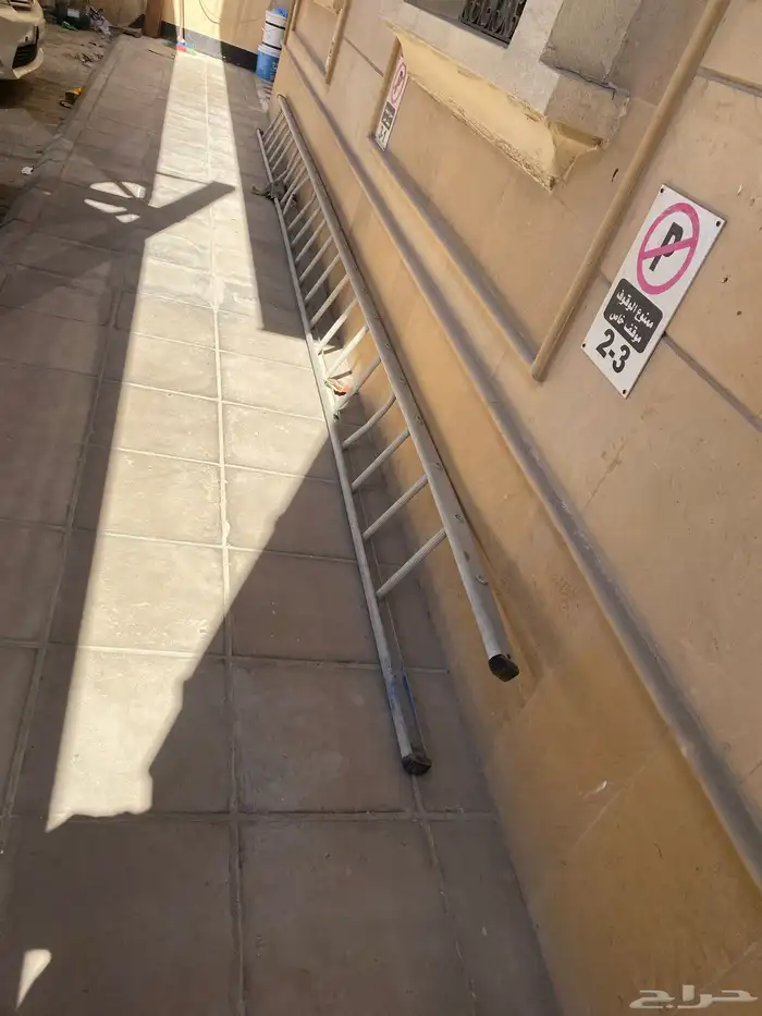 سلم للبيع سكراب مكسور مع الوسط 0