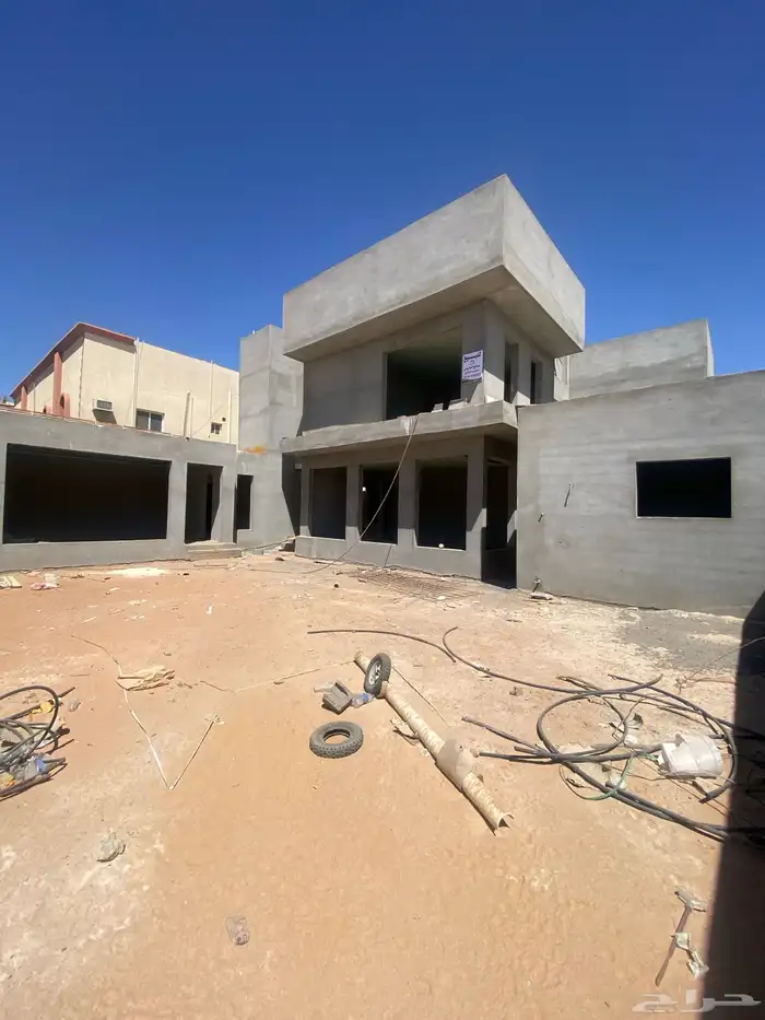 فلة مليسة للبيع في حي الريان مساحة كاملة على شارعين 5