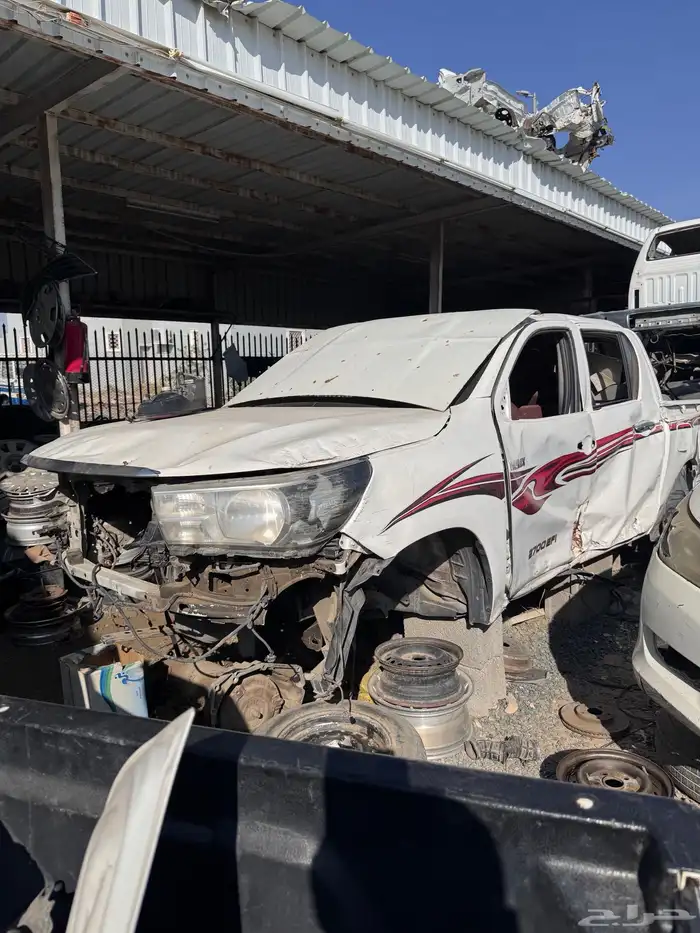 هايلكس 2016 بنزين للتشليح قطع غيار فقط . 0