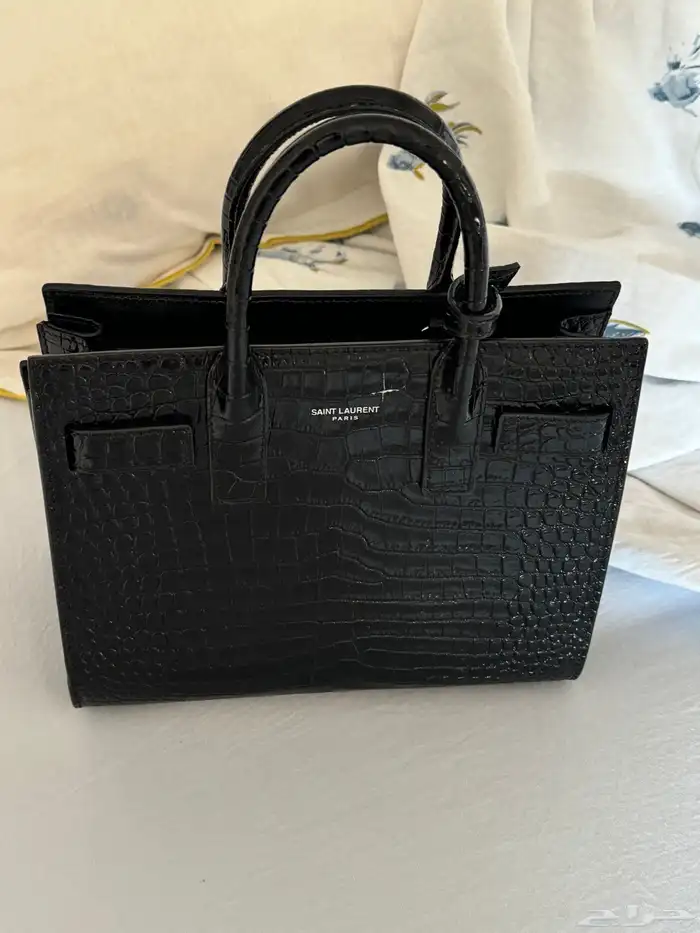 شنطة من براند SAINT LAURENT 0