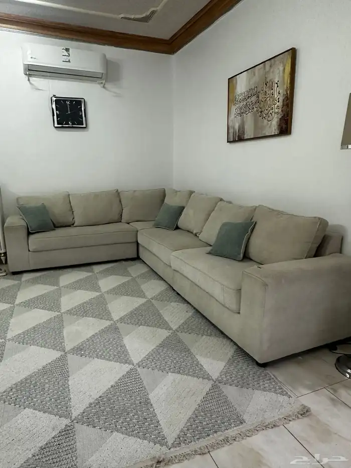 كنب. زاويه طول 3متر ونص وعرض مترين ونص للبيع 600ريال 0