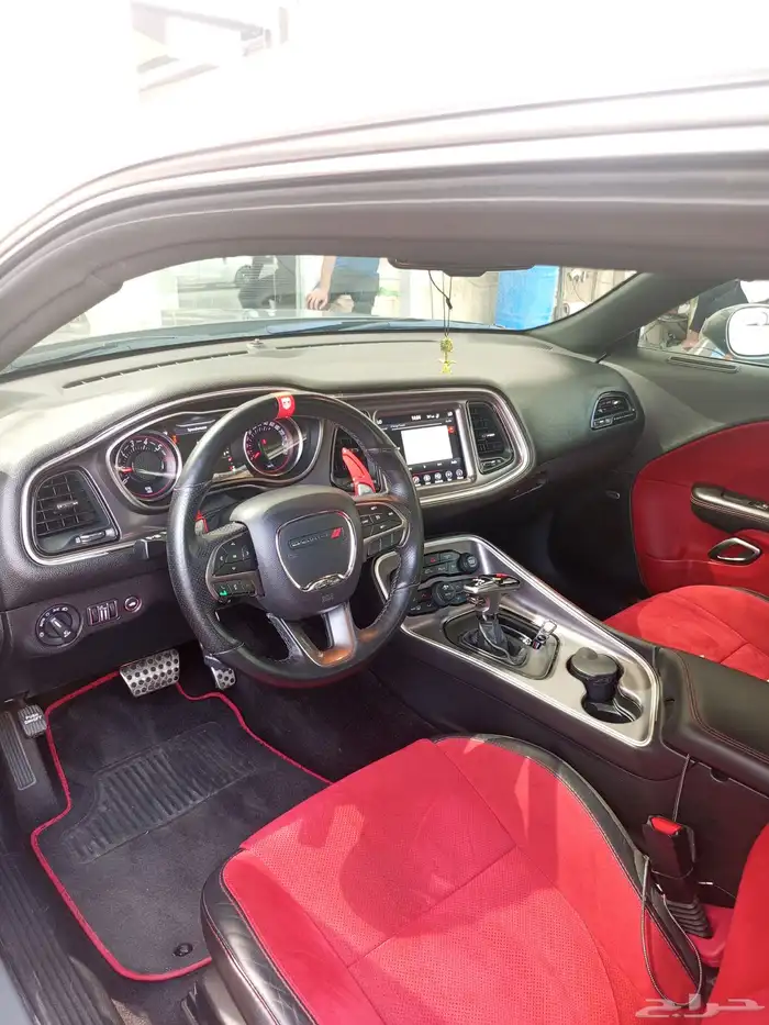 Dodge Challenger V8 5.7L HEMI   375 HP 7