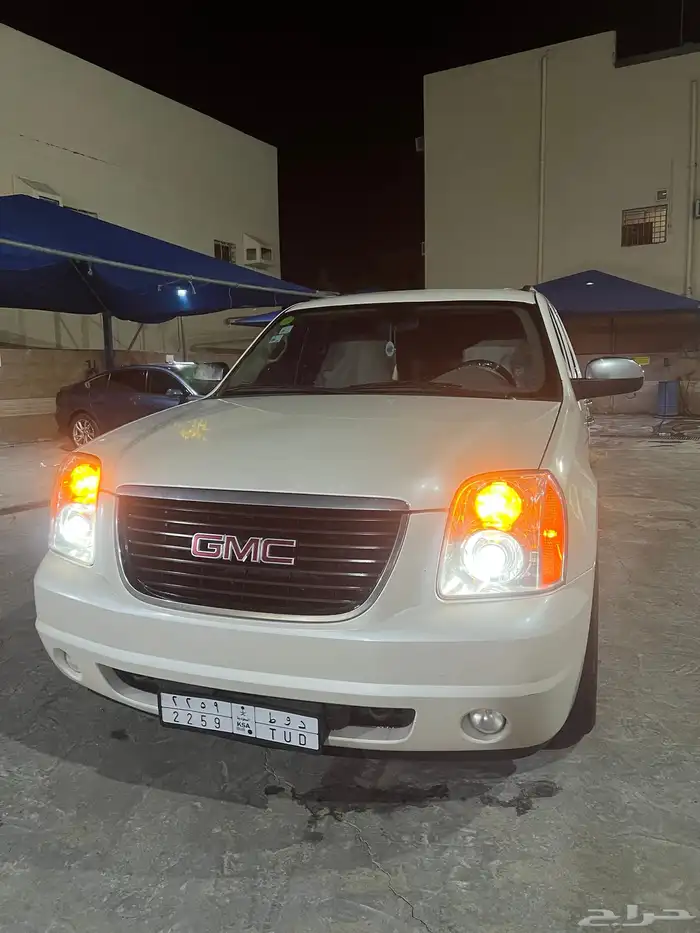 يوكن 2011 GMC قصير SLT فل كامل بدون دبل سعودي 0