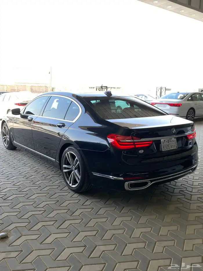 BMW 730i 2018 مخزن 6