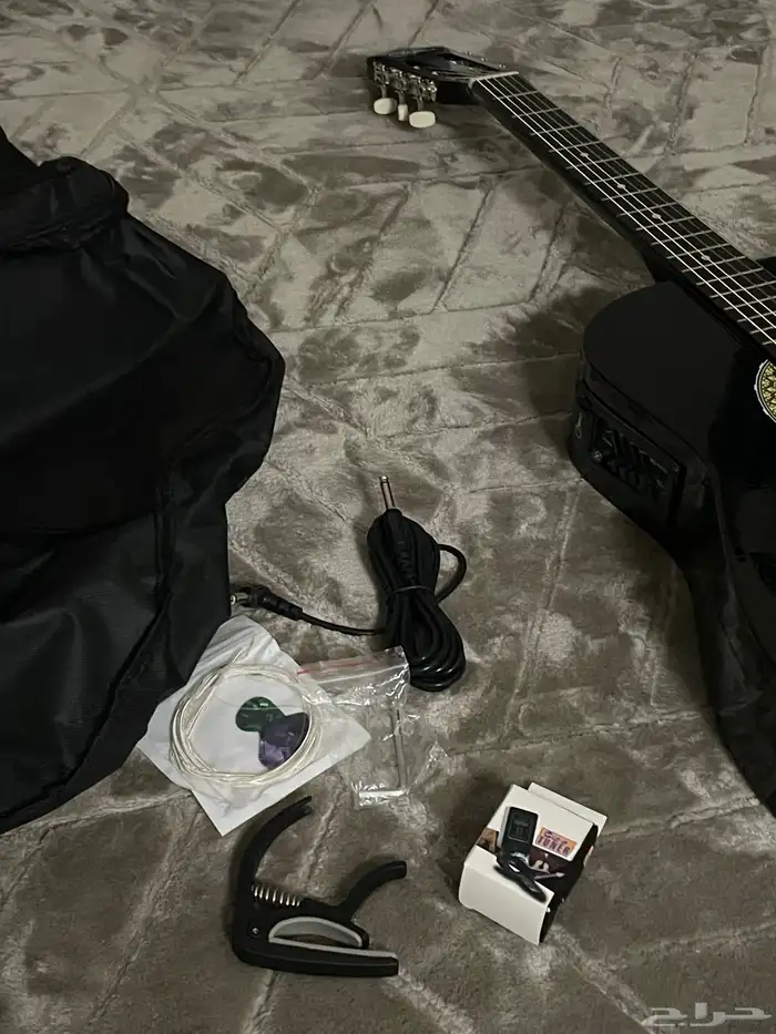 جيتار كلاسيكي صوتي جديد مع عدته كامله 4