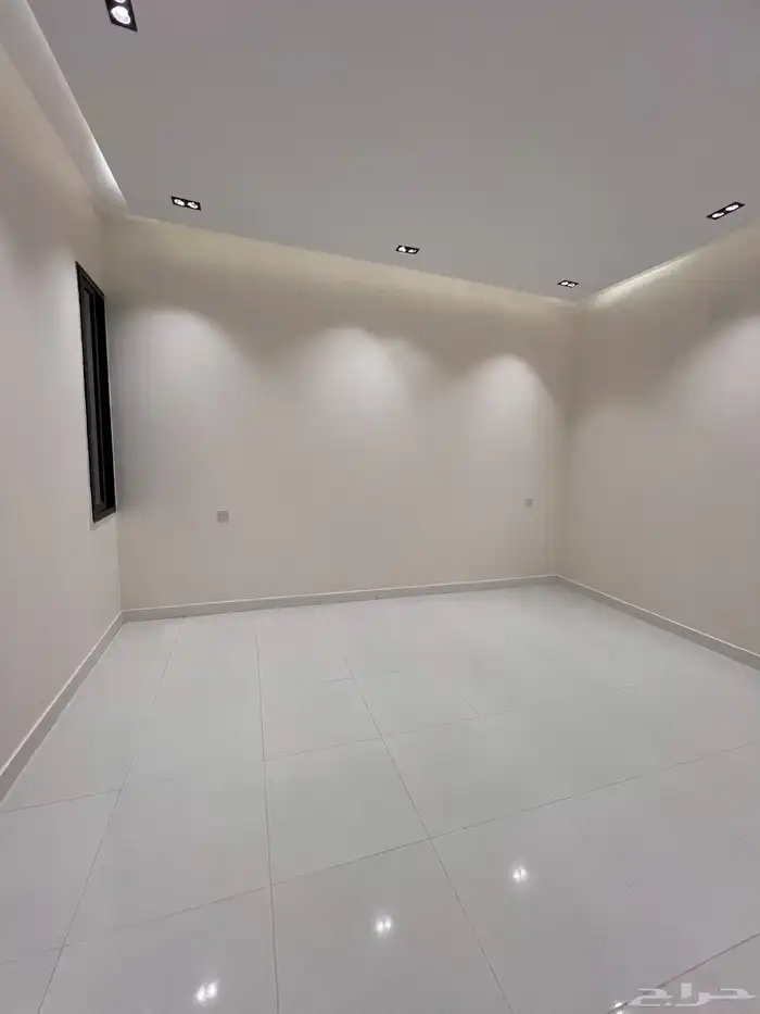 للبيع ادوار ارضيه وادوار علويه مقابل دوارالتحليه خميس مشيط 22