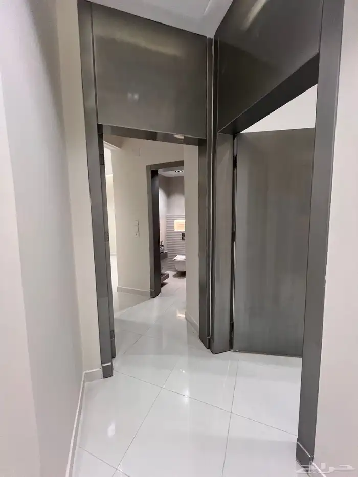 للبيع ادوار ارضيه وادوار علويه مقابل دوارالتحليه خميس مشيط 18