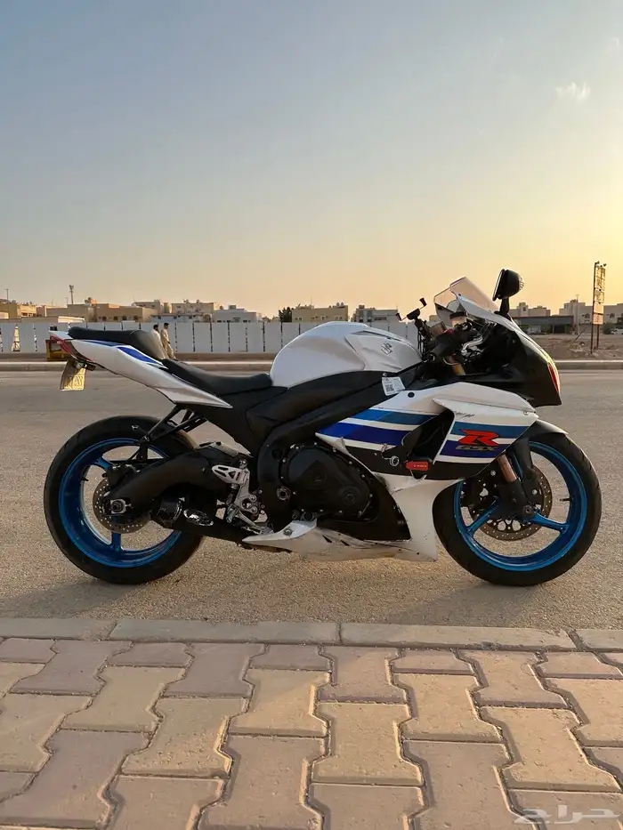 ريس سزوكي 1000 2013 1