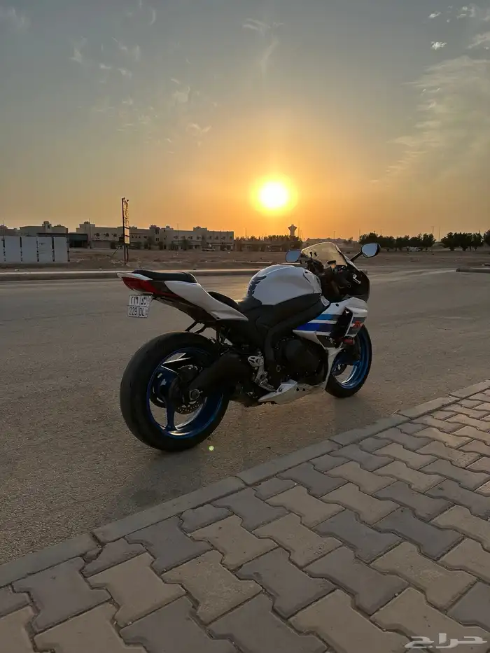 ريس سزوكي 1000 2013 5