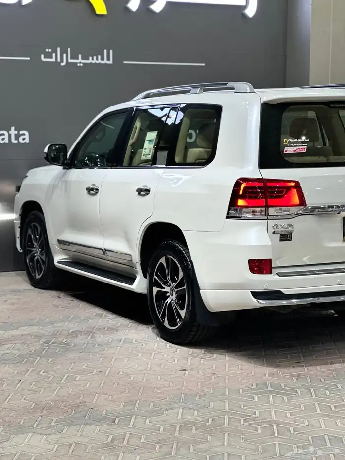 لاندكروزر GXR جراند تورنق - عداد 40 الف - 2021 - 8 سلندر 12