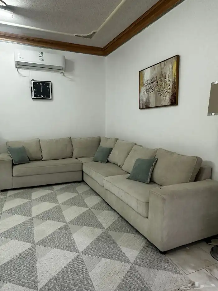 كنب. زاويه طول 3متر ونص وعرض مترين ونص للبيع 600ريال 2