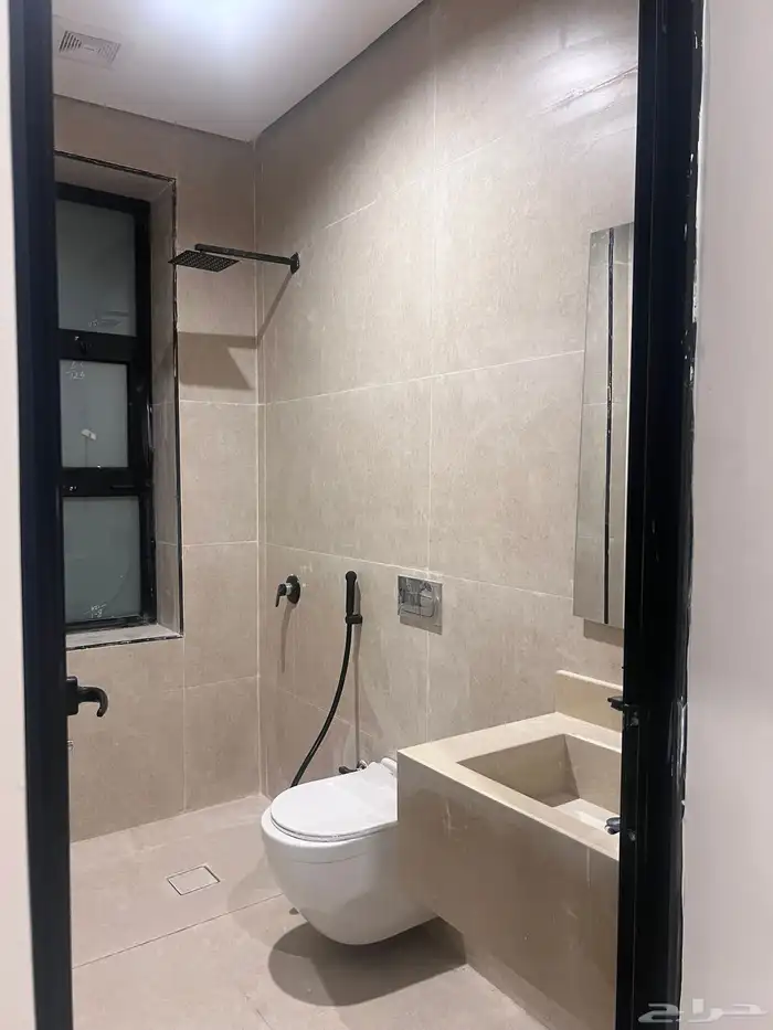 شقة جديدة للإيجار   حي الشعلة 15